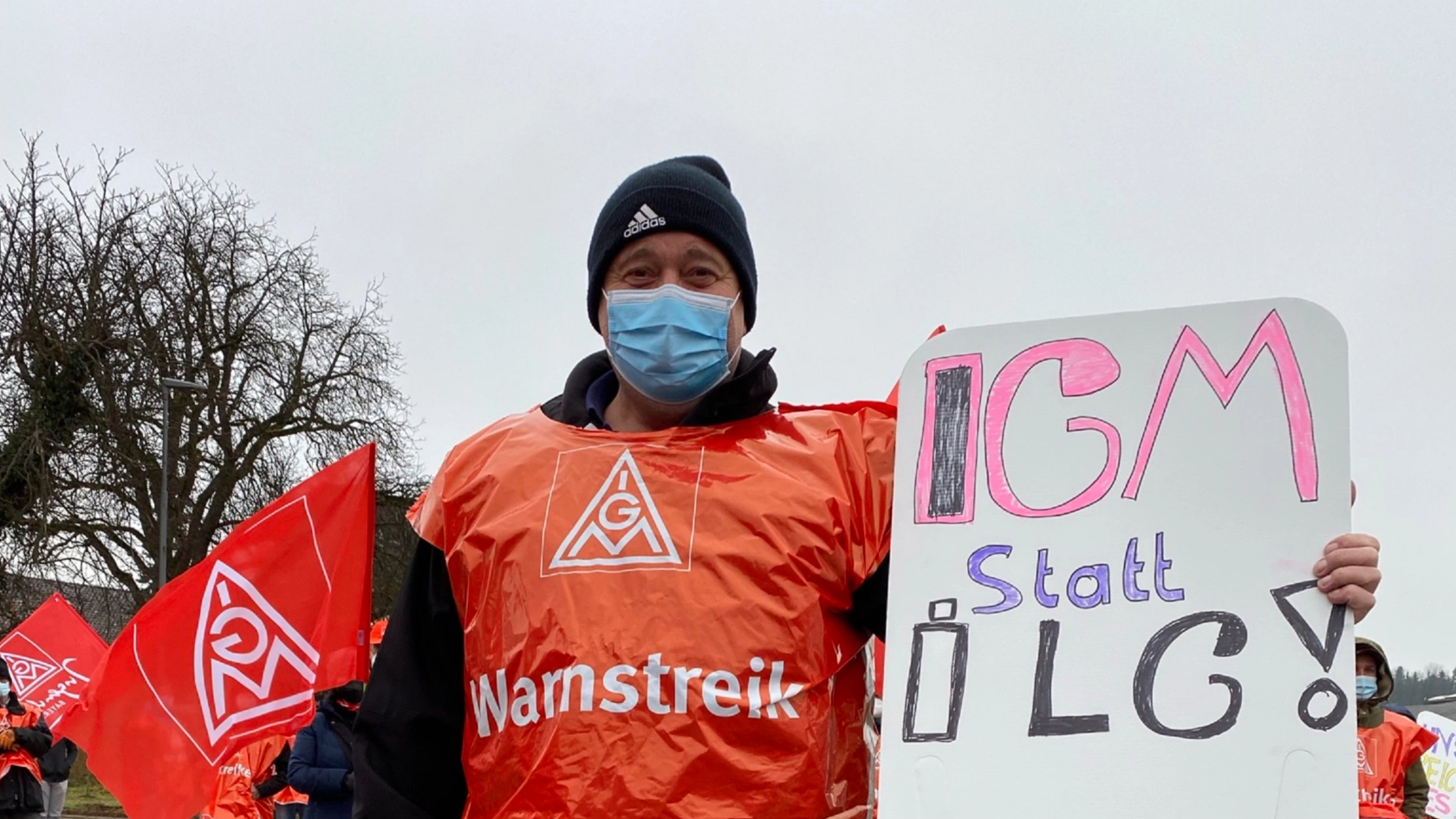 Ein Teilnehmer beim Streik von Alzmetall