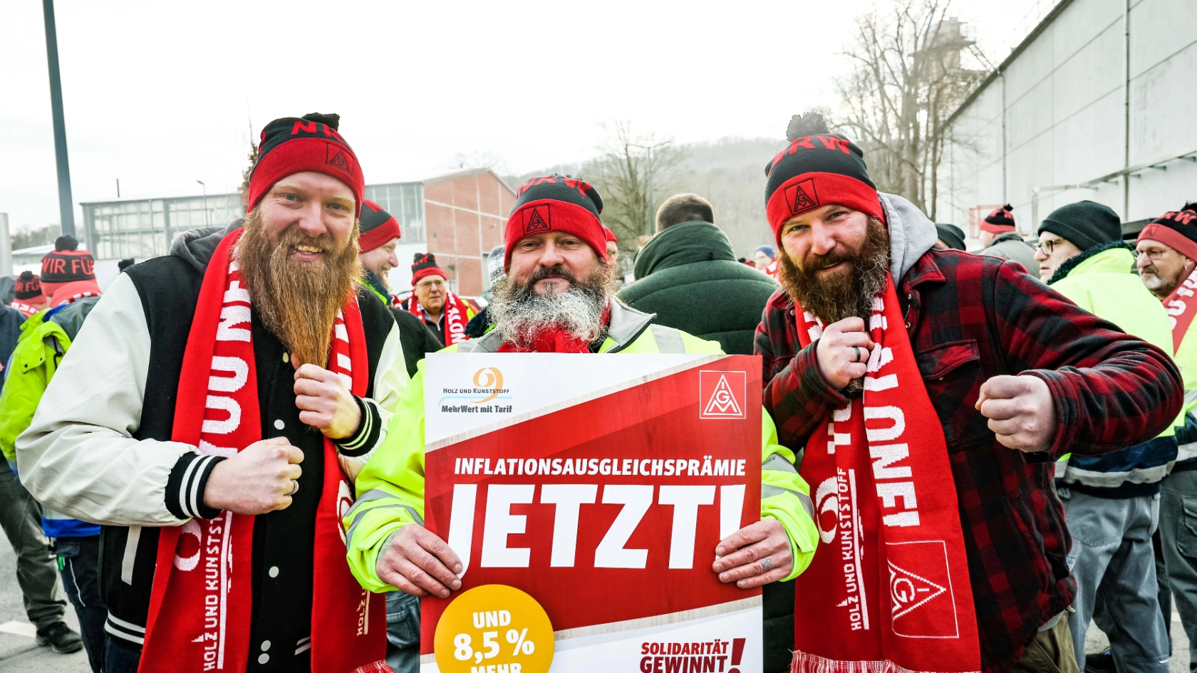 Warnstreik bei Sauerländer Spanplatten in Arnsberg (NRW)