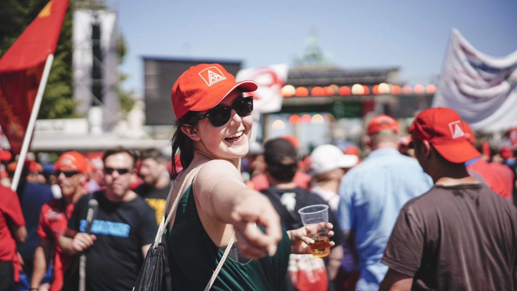 junge Metallerin auf fairWandel-Veranstaltung in Berlin