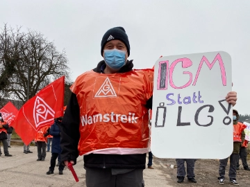 Erster Warnstreik bei Alzmetall