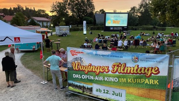 Sonnenuntergang bei Filmvorführung Waginger Filmfesttage